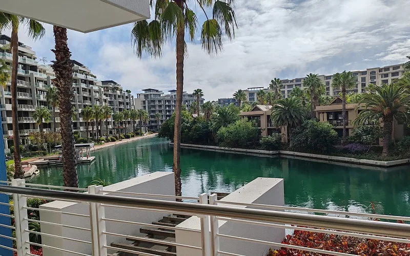 Mountain Marina Luxury appartments accomodation review cape town V&A Waterfront complex